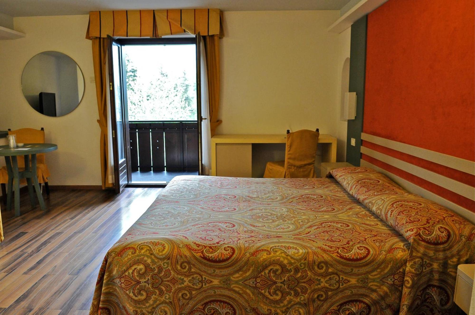 Hotel Baita Clementi Бормио Экстерьер фото