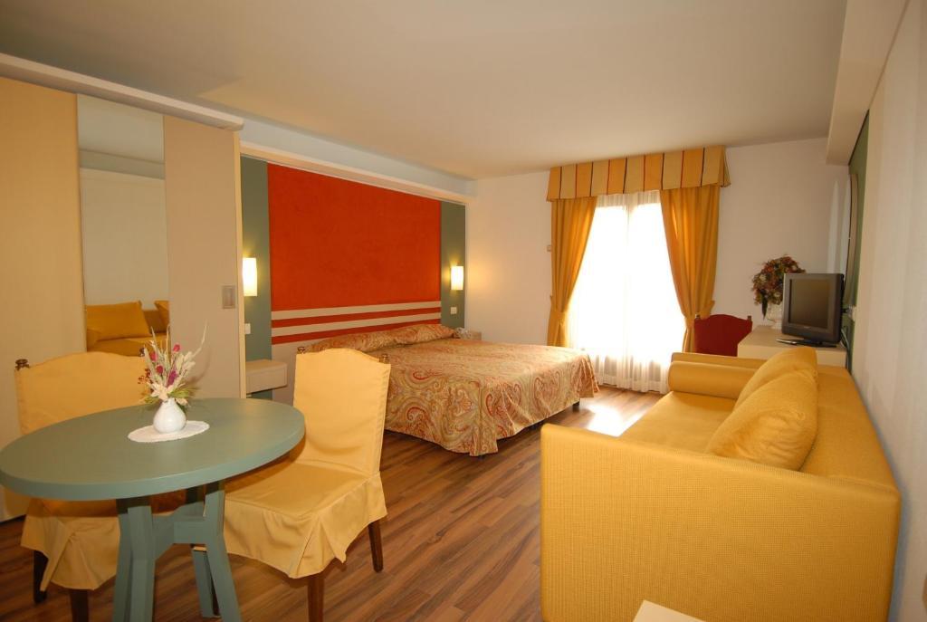 Hotel Baita Clementi Бормио Номер фото